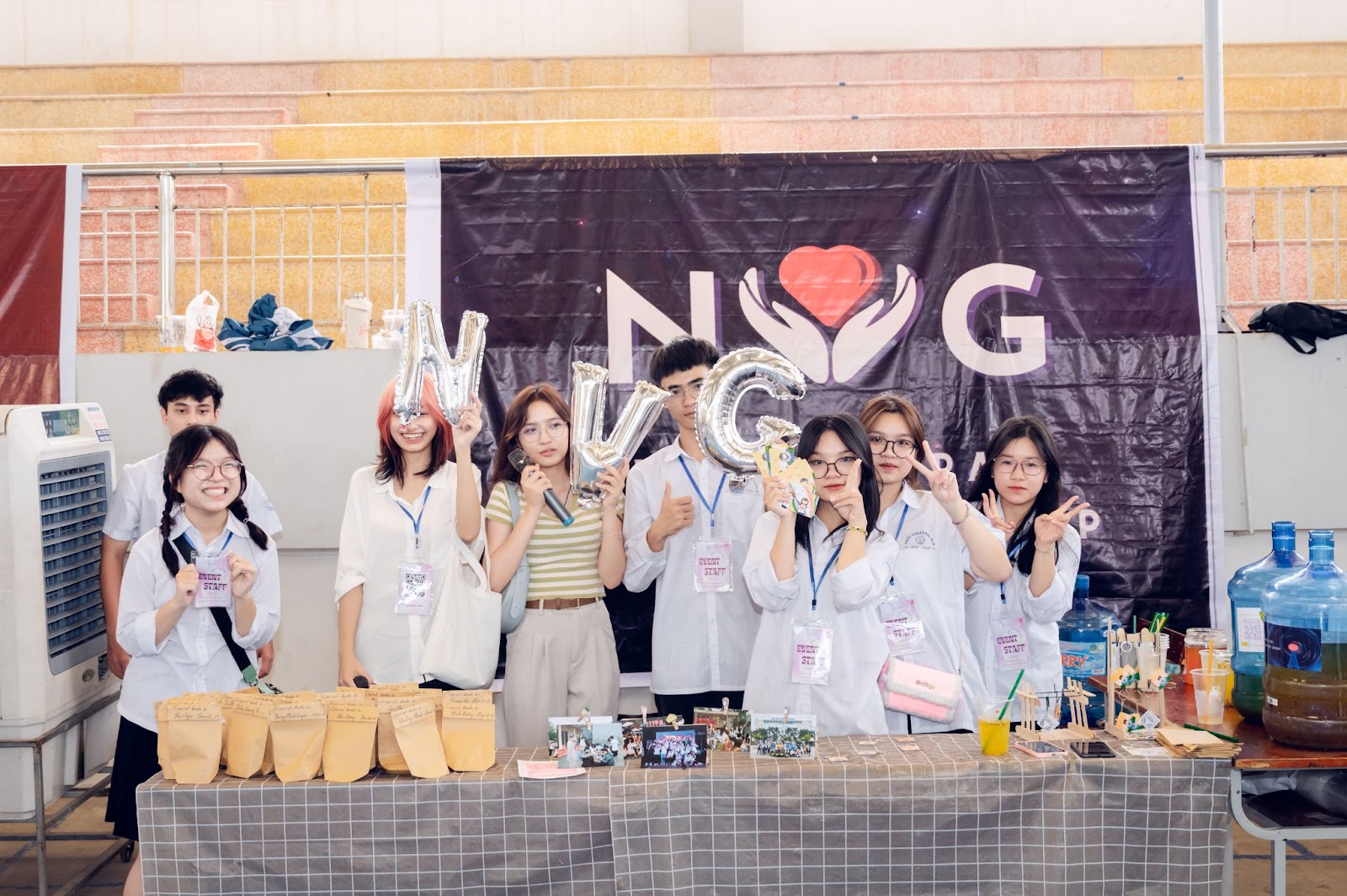Nhấn để phóng to